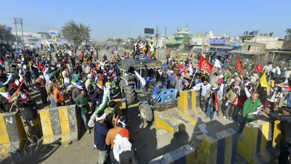 விவசாயிகள் போராட்டத்திற்கு கிடைத்த முதல் வெற்றி - டெல்லிக்குள் நுழைய போலீஸ் அனுமதி