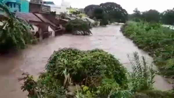 நிவர் புயலால் நிலைகுலைந்த மாவட்டங்கள்.. 10 லட்சம் பேர் பாதிப்பு