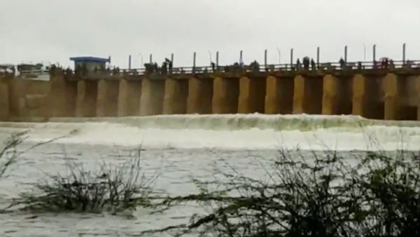 சிக்காமல் தப்பித்த சென்னை.. எப்படி சாத்தியமானது.. வியந்து போன மக்கள்.. செம்பரம்பாக்கம் சீக்ரெட்!