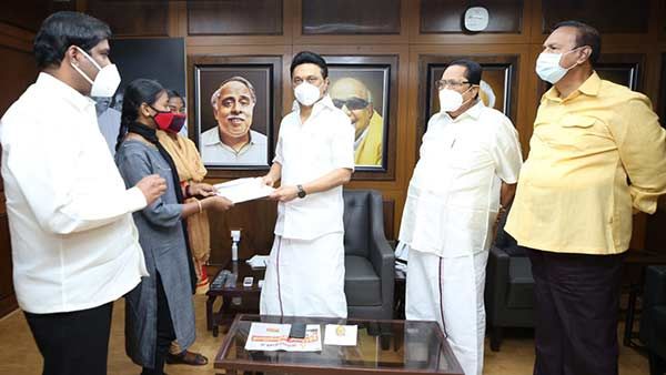 மருத்துவ கல்லூரியில் சேரமுடியாமல் தவித்த மாணவிகளுடன் மு.க.ஸ்டாலினை சந்தித்த வேல்முருகன்