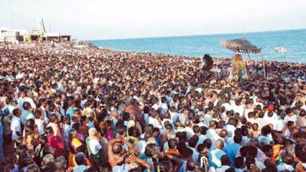 திருச்செந்தூர் கோவில் கந்தசஷ்டி விழா - கோவில் வளாகத்தில் சூரசம்ஹாரம்