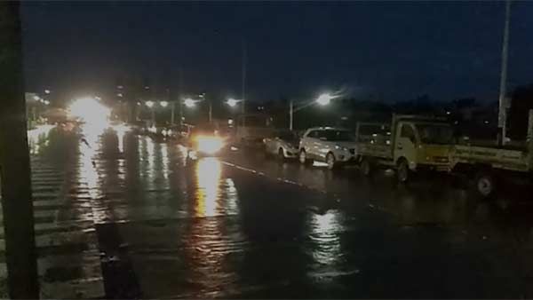 சென்னை சென்ட்ரல் ரயில் நிலையம் அருகே 20 அடிக்கு திடீர் பள்ளம்... அதிர்ஷ்டவசமாக சேதம் தவிர்ப்பு..!