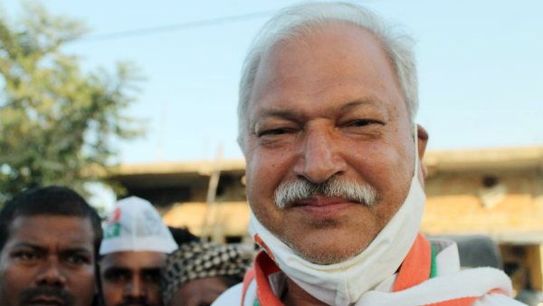 பீகார் சட்டசபையில் சமஸ்கிருதத்தில் பதவியேற்ற காங்.-ன் முஸ்லிம் எம்.எல்.ஏ.!