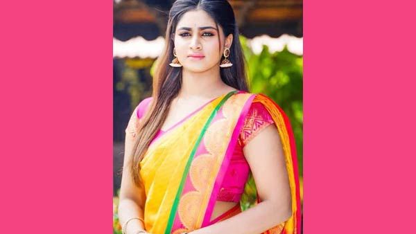 பெட்ரூமில்.. தம்மாதுண்டு கவுன் போட்டுக்கிட்டு.. ஷிவானி முகமெல்லாம் வெட்கம் மலர.. திணறும் ரசிகர்கள்