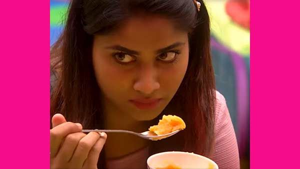 பெட்ரூமில் பாலாஜி படுத்திருக்க.. பக்கத்தில் வந்து ஷிவானி உட்கார.. பரபரப்பாகிவிட்ட ரசிகர்கள்