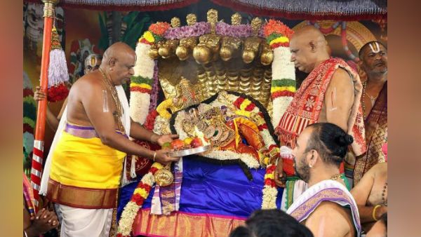 கார்த்திகை மாத பிரம்மோற்சவ விழா: திருச்சானூர் பத்மாவதி தாயாரின் தரிசனம் பாருங்கள்