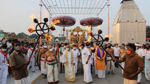 திருப்பதியில் தீபாவளி ஆஸ்தானம்:   ஏழுமலையான் கோவிலில் பஞ்சாங்கம் வாசிப்பு 