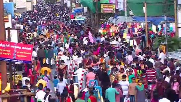 கொரோனா அச்சத்தையும் மீறி கடைகளில் திரண்ட மக்கள்.. திருச்சியில் களைக்கட்டும் தீபாவளி பர்சேஸ்!