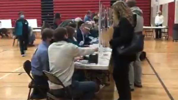 அமெரிக்க தேர்தல்.. நியூ ஹாம்ப்ஷயரில் முதலில் துவங்கிய வாக்குப் பதிவு.. பிற மாகாணங்களிலும் விறுவிறு