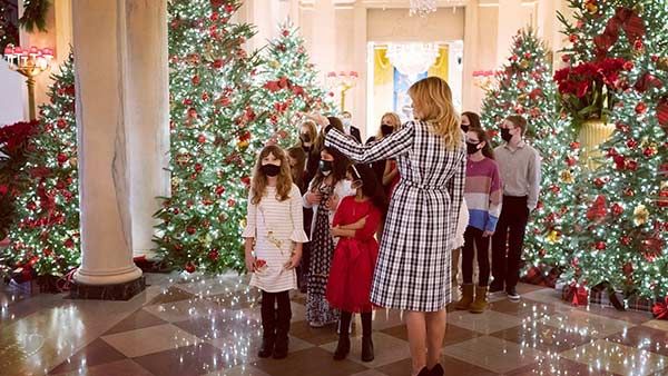 வெள்ளை மாளிகையில் ட்ரம்ப்பின் கடைசி கிறிஸ்துமஸ்...மெலானியாவின் சொக்க வைக்கும் அலங்காரம்