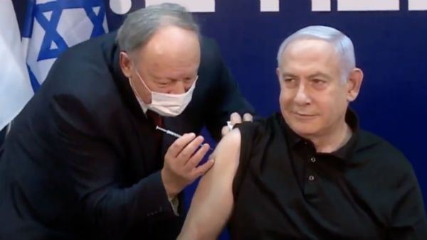 இஸ்ரேலில் தடுப்பூசி போடும் பணி தொடக்கம்... முதல் தடுப்பூசியை போட்டுக்கொண்ட பிரதமர்!