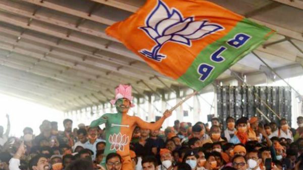 அருணாச்சலில் 6 ஜேடியூ எம்.எல்.ஏக்களை வளைத்த பாஜக-அதிமுக உஷார்!