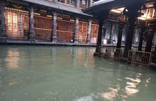 சிதம்பரத்தில் கொட்டித்தீர்த்த கனமழை... வெள்ளத்தில் மூழ்கிய ஆகாய தலமான நடராஜர் ஆலயம்