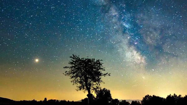 டிசம்பர் 21ல் நிகழும் வியாழன் சனி கூட்டணி - வானில் தோன்றும் கிறிஸ்துமஸ் நட்சத்திரம்