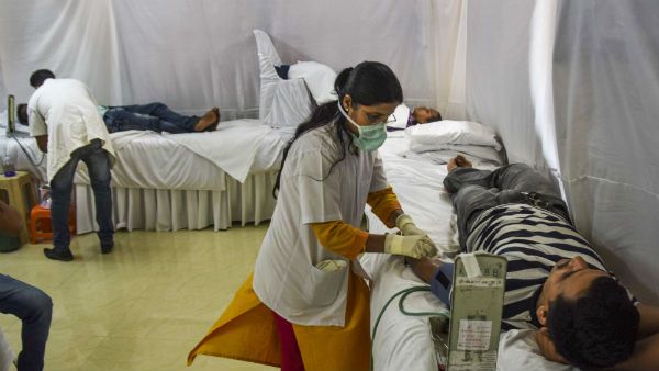 ஆந்திரா: விந்தையான குரலில் சத்தம் போட்டு மயங்கி விழும் மக்கள்! நூற்றுக் கணக்கானோரை தாக்கிய நூதன நோய்