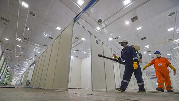 ஹாஸ்பிட்டலில் நடந்த அசிங்கத்தை பாருங்க... கொரோனா பாதித்த வாலிபருடன்... உல்லாசமாக இருந்த நர்ஸ் கைது!