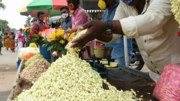 ஆங்கிலப் புத்தாண்டு கொண்டாட்டம்.. பூக்களின் விலை கிடுகிடு உயர்வு! மக்கள் கவலை