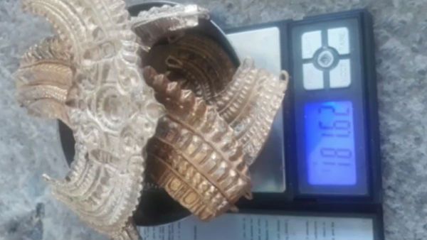 உத்தரமேரூர் கோயிலில் பூமியில் கிடைத்த நகைகளை அரசிடம் ஒப்படைக்க கிராம மக்கள் மறுப்பது ஏன்?