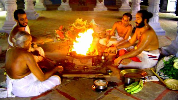 தேசிய விவசாயிகள் தினத்தில் சக்தி வாய்ந்த சமித்துகளை கொண்டு சகல தேவதா ஹோமம்