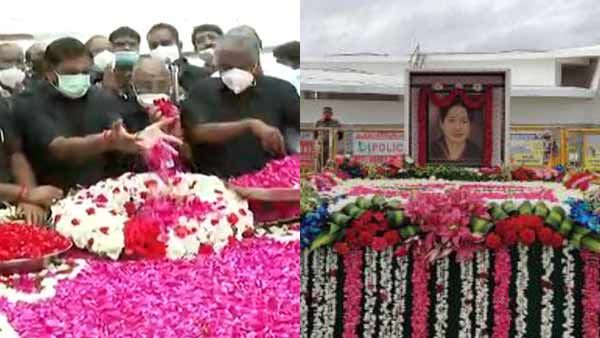 ஜெயலலிதா நினைவு தினம் அதிமுகவினர் அஞ்சலி - 6 மணிக்கு விளக்கேற்ற ஓபிஎஸ் ஈபிஎஸ் அழைப்பு