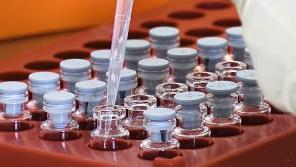 ஆக்ஸ்போர்ட் தடுப்பு மருந்தை பரிசீலனை செய்யும் இந்தியா... அவரச பயன்பாட்டிற்கு இன்று அனுமதி?