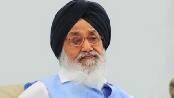 விருதும் வேணாம்.. ஒன்னும் வேணாம்... பத்ம விபூஷணை திருப்பியளிக்கும் முன்னாள் முதல்வர்!