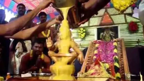 சபரிமலையில் கட்டுப்பாடு: உள்ளூர் ஐயப்பனுக்கு நெய் அபிஷேகம் செய்து இருமுடி செலுத்தும் பக்தர்கள்