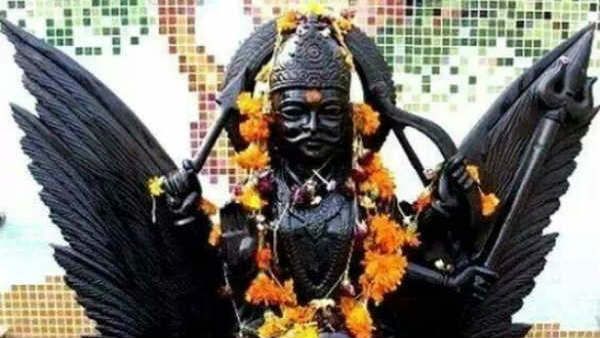 ஏழரை சனி உங்களை பிடித்திருப்பதற்கான அறிகுறிகள்... என்ன பரிகாரம் செய்யலாம்