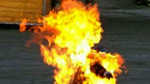 உட்கார்ந்து பேசி கொண்டிருந்த 3 பேரை.. திடீரென தீ வைத்து கொளுத்திய நபர்.. குமரி அருகே பெரும் பரபரப்பு