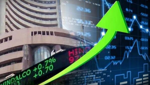 வரலாறு காணாத உச்சம் தொட்ட சென்செக்ஸ்.. இன்போசிஸ், எச்.சி.எல் பங்குகள் ஏற்றம்