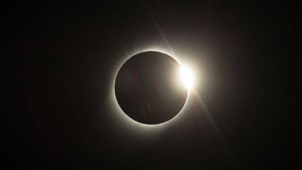 2020-ம் ஆண்டின் கடைசி சூரிய கிரகணம்- சிலி, அர்ஜென்டினாவில் பார்க்க முடிந்தது!