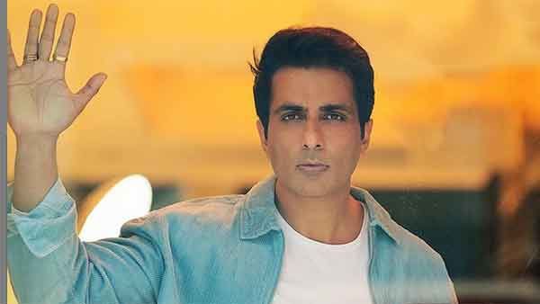 ஹைதராபாத்தில் சாலையோர கடையில் ஜல்லிக்கரண்டியும் கையுமா சோனுசூட்.. காரணத்தை கேட்டா அதிர்ந்துடுவீங்க!