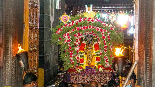 கார்த்திகை தீபம்: ஶ்ரீரங்கத்தில் சொக்கப்பனை ஏற்றி வழிபாடு - ரங்கா முழக்கமிட்ட பக்தர்கள் 