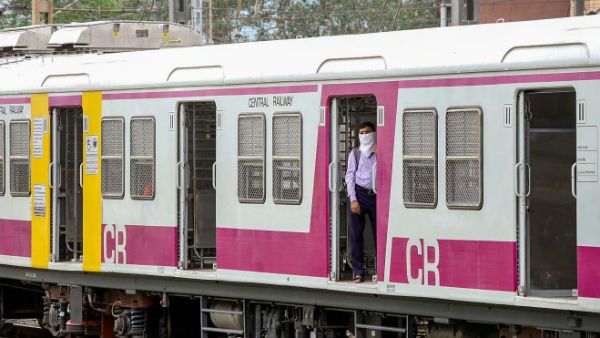 சென்னை மின்சார ரயில்களில் அனைத்து பெண்களும் இன்று முதல் நேரக்கட்டுப்பாடு இன்றி பயணிக்கலாம்