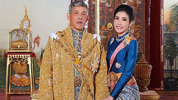 தாய்லாந்து மன்னரின் காதலியின் 1400 நிர்வாண படங்கள் ரிலீஸ்.. சக்களத்தி சண்டையால் ராணியே வெளியிட்டாரா?