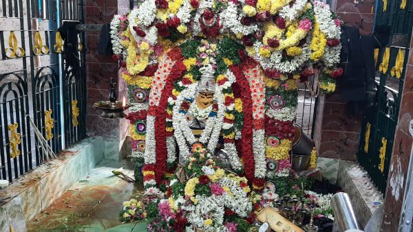 சிவகங்கையில்... 1,400 ஆண்டுகள் பழமை வாய்ந்த... பெரிச்சிகோவில் சிவாலயத்தில் சனிப்பெயர்ச்சி விழா! 
