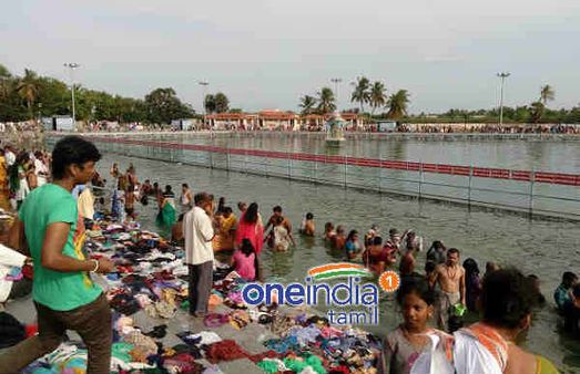 சனிப்பெயர்ச்சி 2020: திருநள்ளாறு நளன் தீர்த்த குளத்தில் நீராட தடை - தரிசனம் மட்டுமே