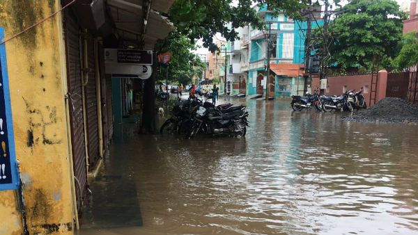 கொட்டி தீர்த்த கனமழை... நிரம்பிய ஏரிகள்.... வெள்ளக்காடான திருச்சி!