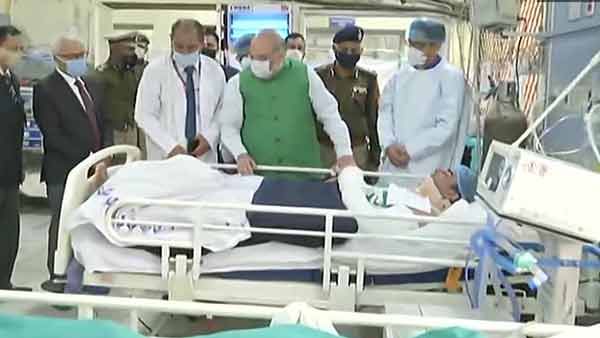 டெல்லி.. காயமடைந்த 400 போலீசார்.. மருத்துவமனைக்கு சென்று நலம் விசாரித்த அமித் ஷா