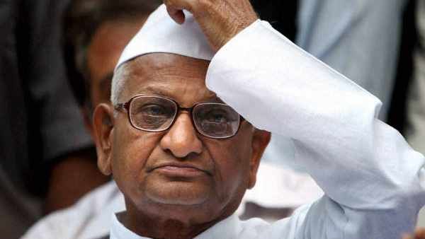 சொல்லுங்க ஹசாரே... நீங்க யார் பக்கம்... கேள்வி எழுப்பும் சிவசேனா