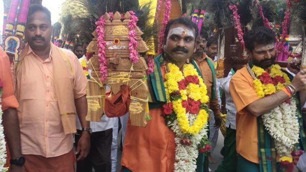 பழனியில் காவடி சுமந்த பாஜகவின் எல். முருகன் - வேண்டுதலை நிறைவேற்றி சிறப்பு வழிபாடு