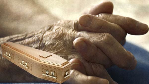 சுடுகாட்டில் எரிப்பதற்கு ஒரு சில நொடிக்கு முன்பு அசைந்த உடல்..நொடிப்பொழுதில் மகள் செய்த சாமர்த்தியம்