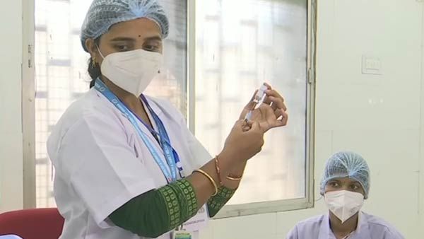 தடுப்பூசி போட மத்திய அரசு கேட்ட பட்டியல்.. தேர்தல் ஆணையம் சம்மதம்.. செம்ம திருப்பம்