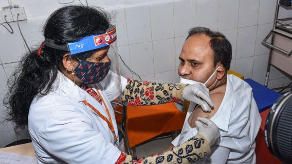 இந்தியாவில் முதல் நாளில் 1,91,181 பேருக்கு தடுப்பூசி..எந்த மாநிலத்தில் அதிகம் தெரியுமா..இதை படிங்க!