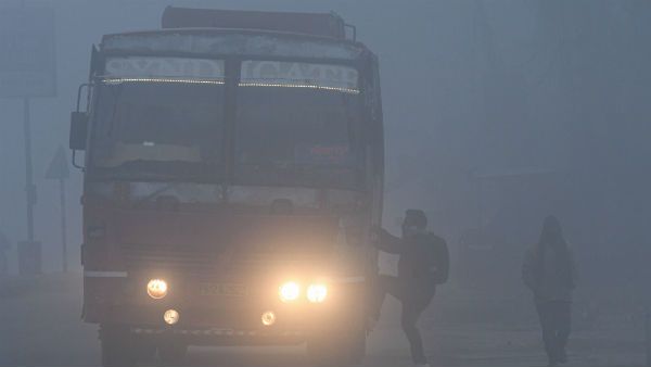 15 ஆண்டுகளில் இல்லாத கடுங்குளிர்... பனிமூட்டம்...புத்தாண்டின் முதல்நாளில்...உறைந்துபோன தலைநகர்!
