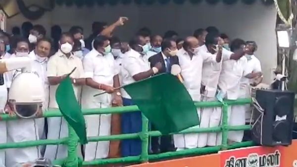 சீறிப் பாயும் காளைகள்.. அலங்காநல்லூர் ஜல்லிக்கட்டை இணைந்து துவக்கி வைத்த எடப்பாடியார், ஓபிஎஸ்