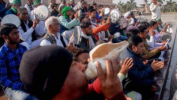விவசாயிகள் தற்கொலை.. என் உடலை போராட்ட கள எல்லையிலேயே புதைத்து விடுங்கள்.. கடிதத்தில் உருக்கம்