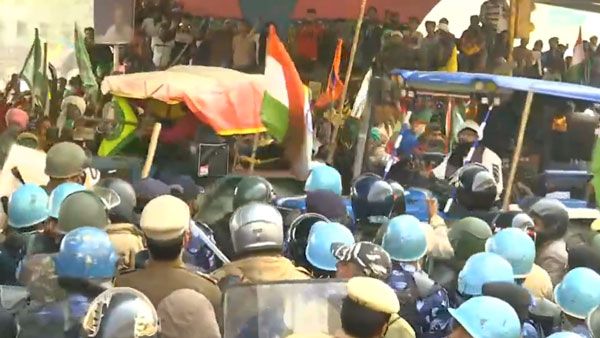 தீவிரமடைந்த விவசாயிகள் போராட்டம்.. பரவும் வதந்திகள்.. டெல்லியில் இணையதள சேவை துண்டிப்பு