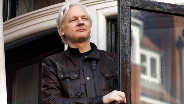 விக்கிலீக்ஸ் நிறுவனர் ஜூலியன் அசாஞ்சேவை அமெரிக்காவுக்கு நாடு கடத்த தடை - பிரிட்டன் நீதிமன்றம் அதிரடி