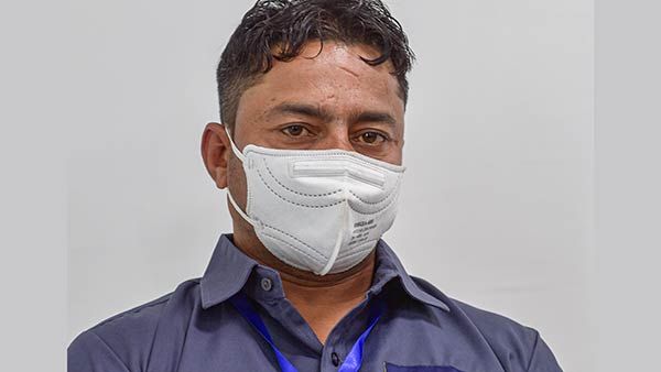 இந்தியாவிலேயே முதல் தடுப்பூசியை போட்டு கொண்டவர்... டெல்லி எய்ம்ஸ் துப்புரவு தொழிலாளி!